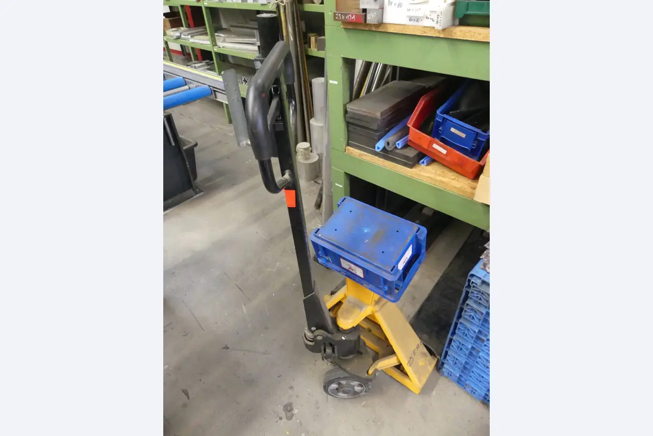 Maschinen und Betriebsausstattung eines Maschinenbauunternehmens-3