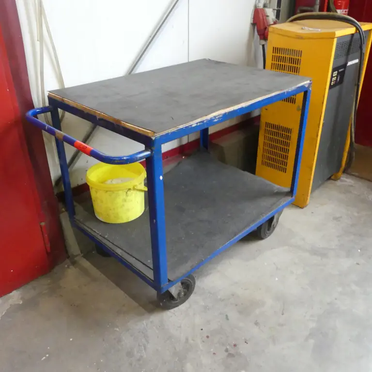 Etagentransportwagen