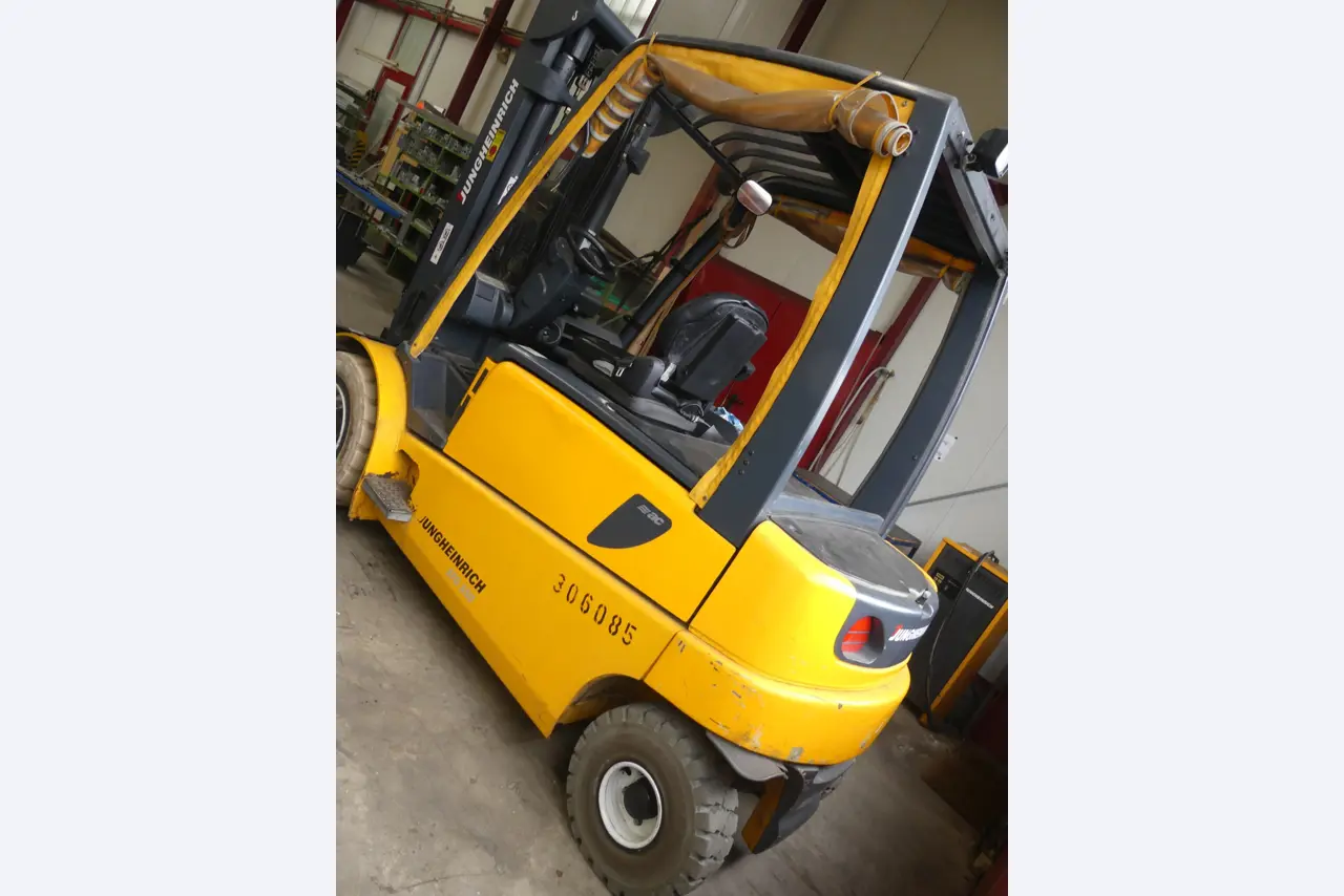 Maschinen und Betriebsausstattung eines Maschinenbauunternehmens-11