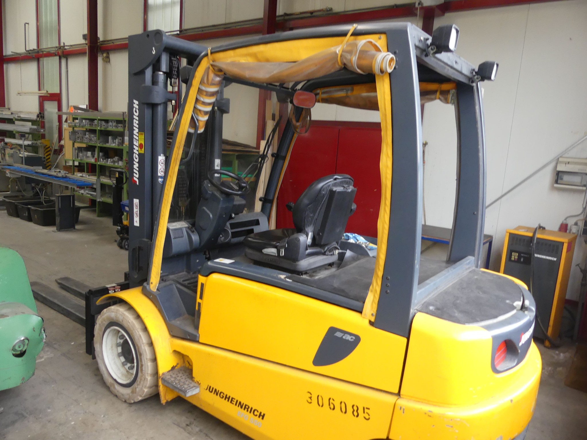 Maschinen und Betriebsausstattung eines Maschinenbauunternehmens-12