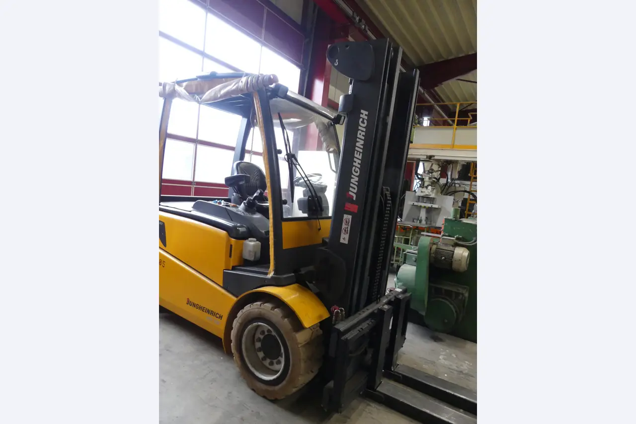 Maschinen und Betriebsausstattung eines Maschinenbauunternehmens-1