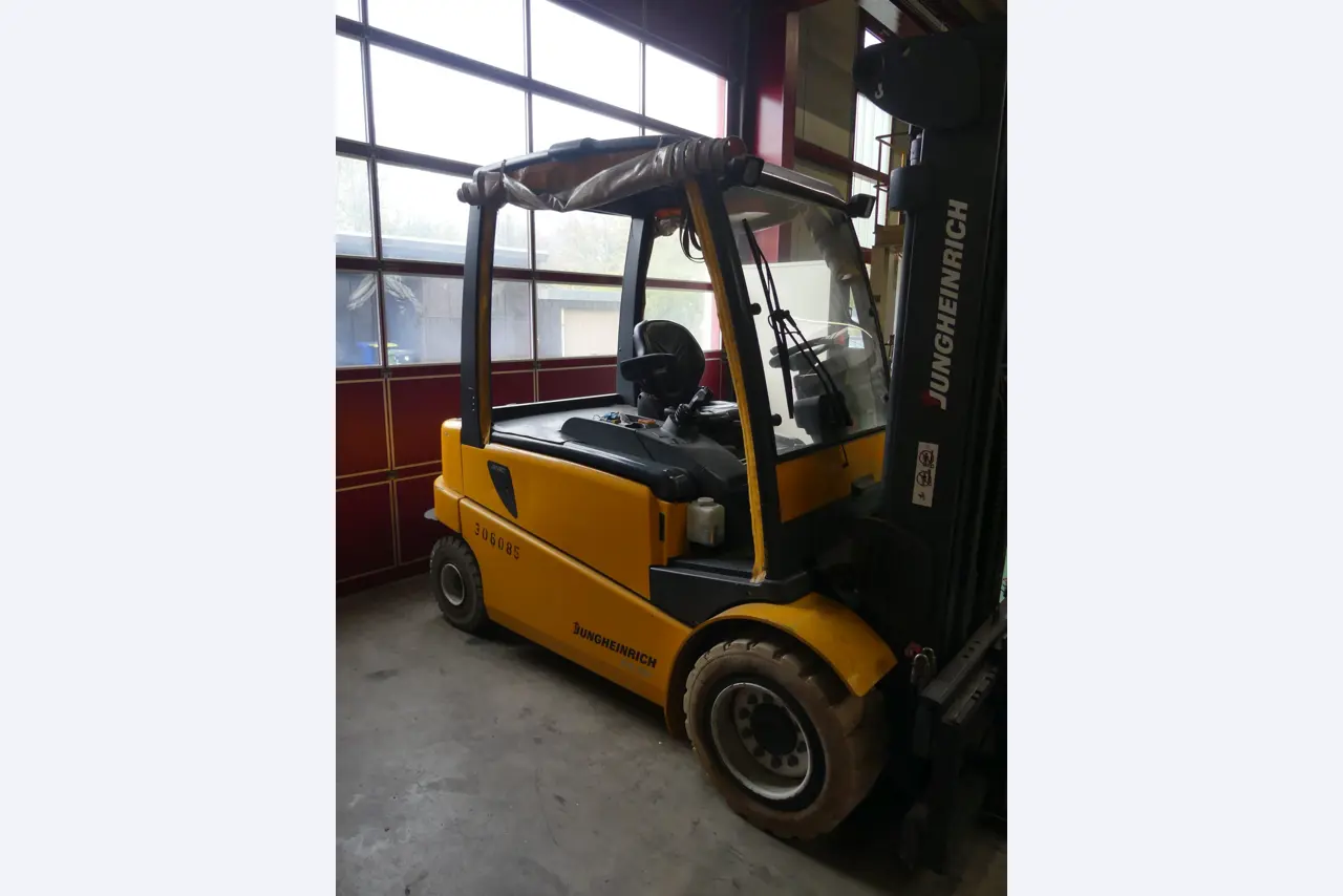 Maschinen und Betriebsausstattung eines Maschinenbauunternehmens-2