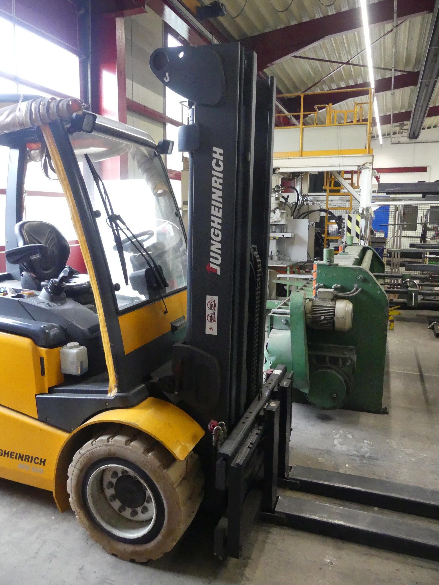 Maschinen und Betriebsausstattung eines Maschinenbauunternehmens-3