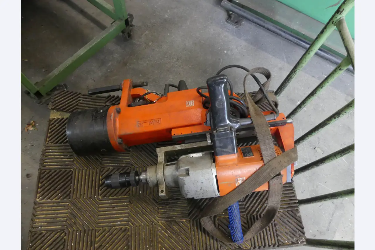 Maschinen und Betriebsausstattung eines Maschinenbauunternehmens-2