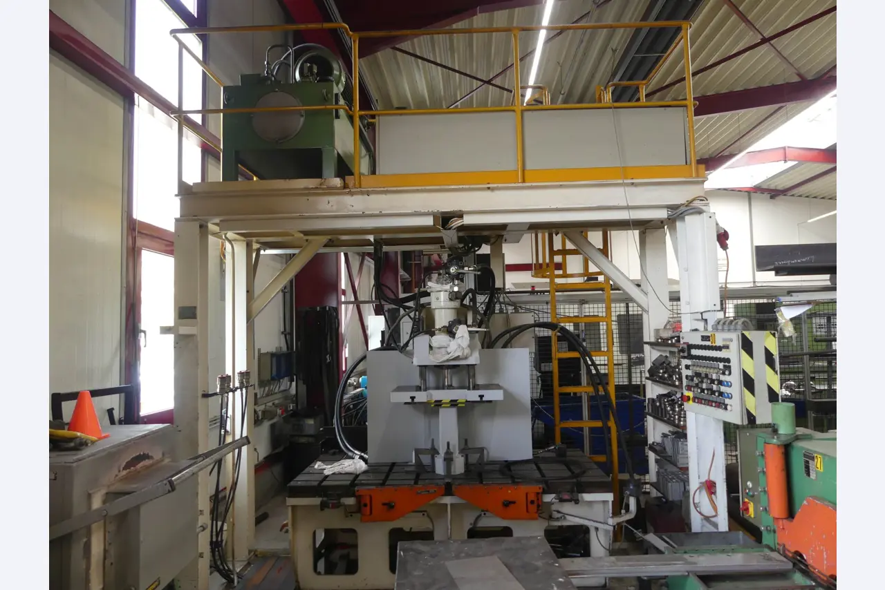 Maschinen und Betriebsausstattung eines Maschinenbauunternehmens-9