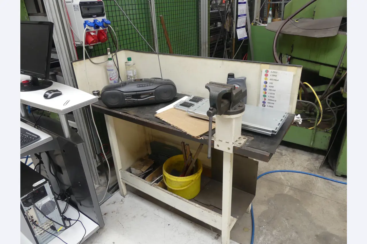 Maschinen und Betriebsausstattung eines Maschinenbauunternehmens-1