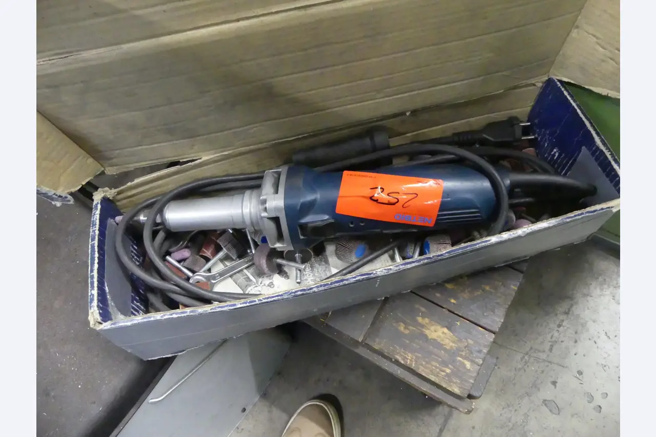 Maschinen und Betriebsausstattung eines Maschinenbauunternehmens-1