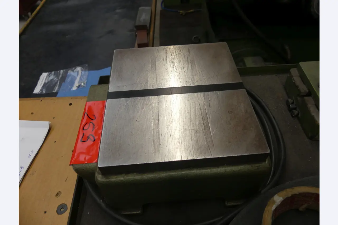 Maschinen und Betriebsausstattung eines Maschinenbauunternehmens-1