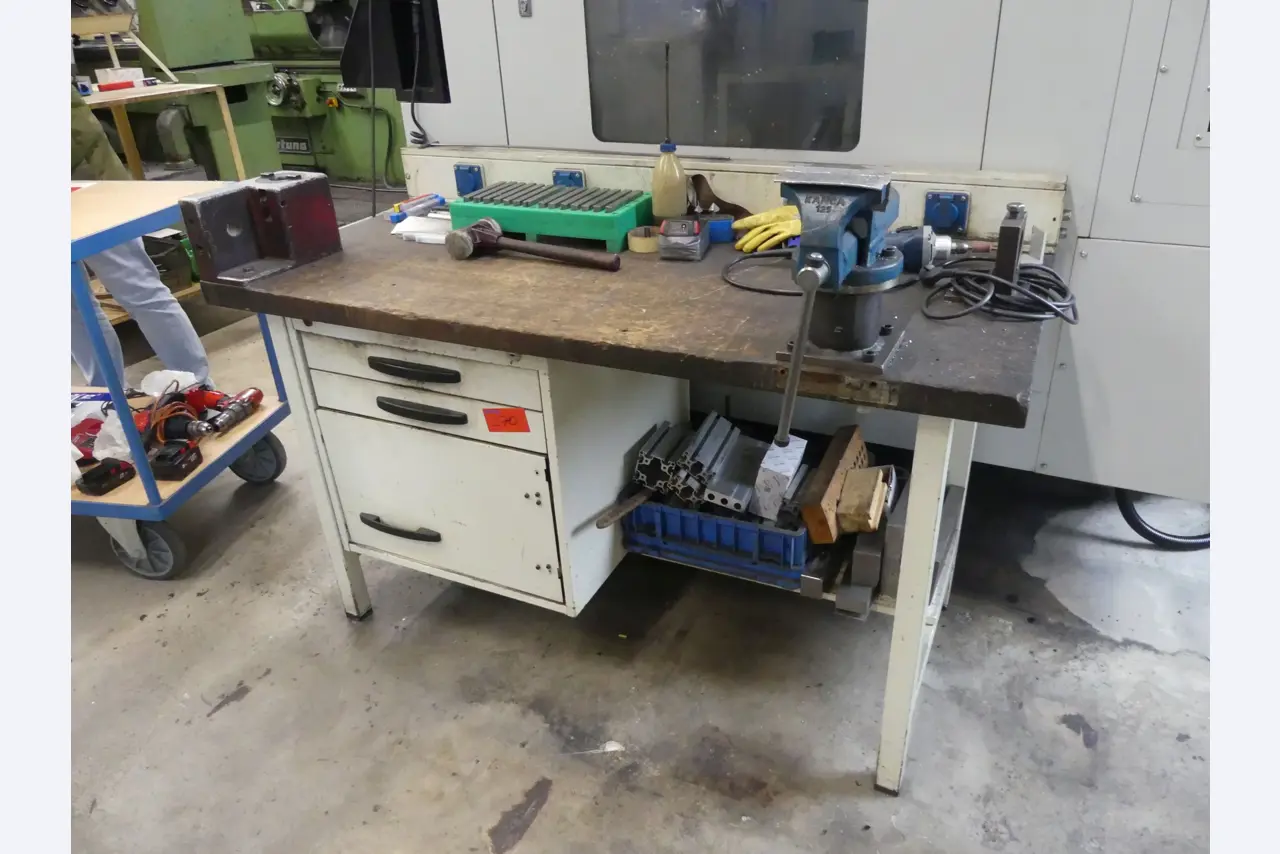 Maschinen und Betriebsausstattung eines Maschinenbauunternehmens-1