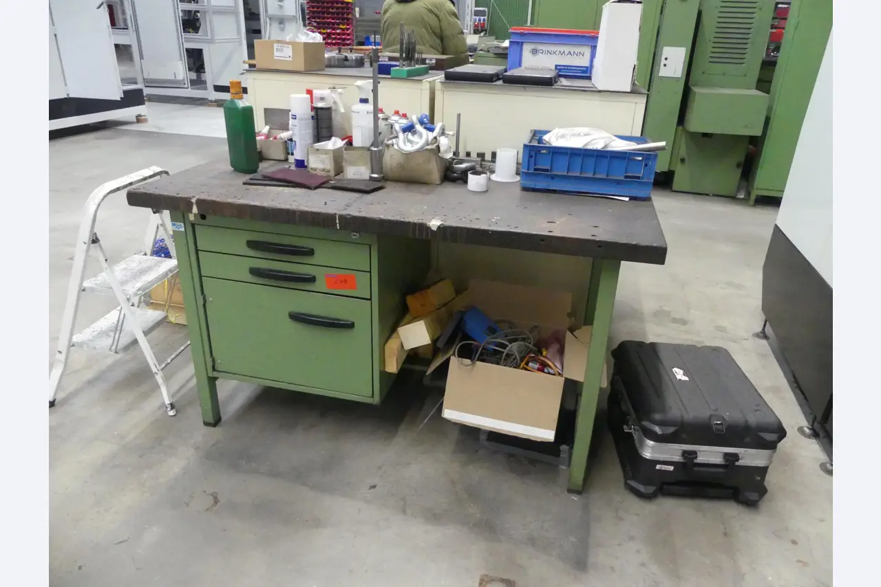 Maschinen und Betriebsausstattung eines Maschinenbauunternehmens-1