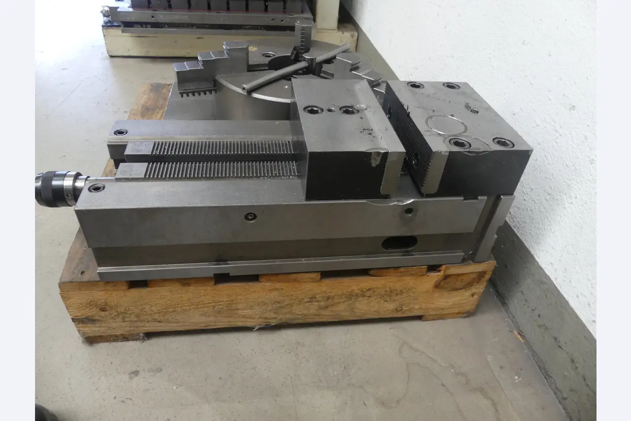 Maschinen und Betriebsausstattung eines Maschinenbauunternehmens-3