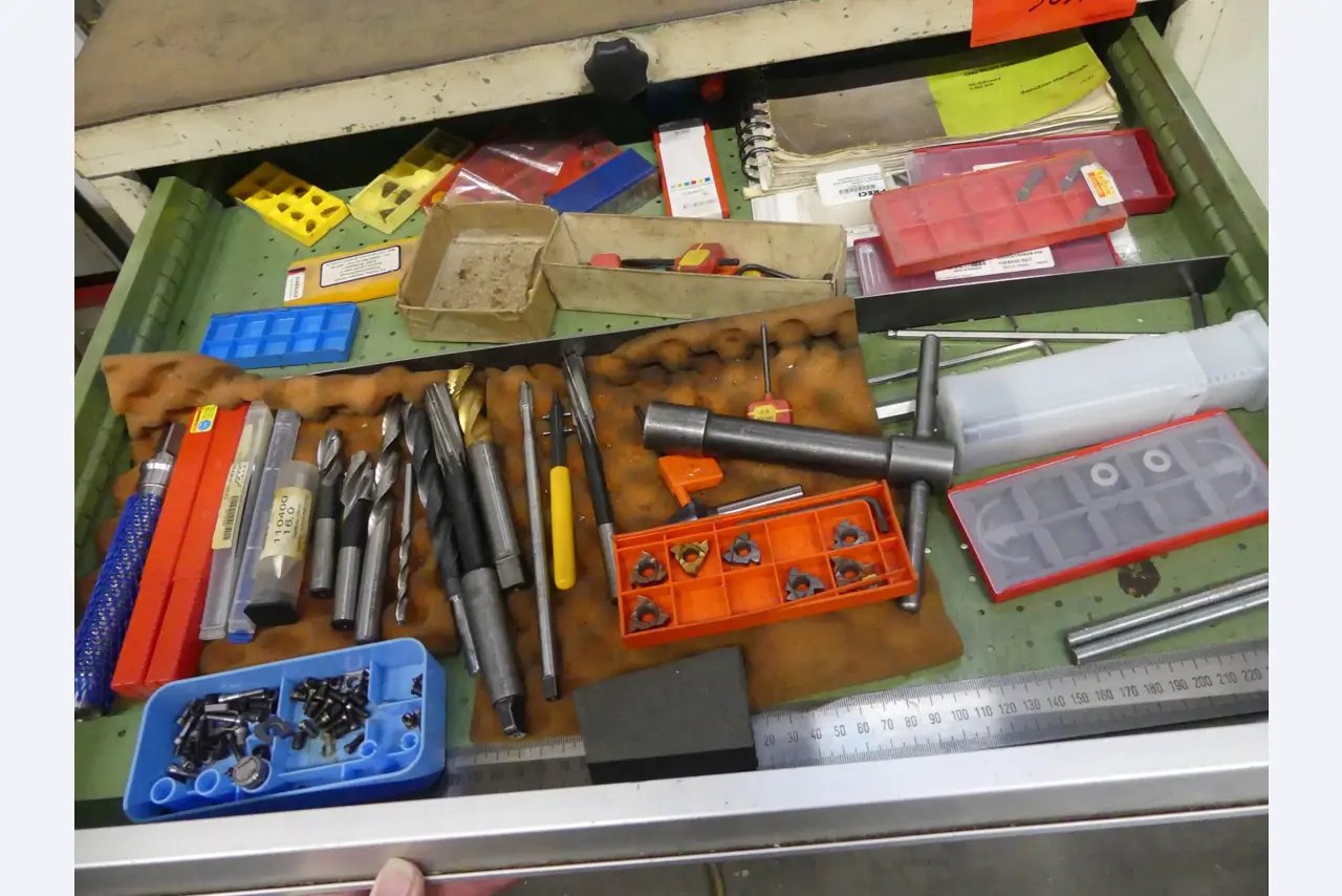 Maschinen und Betriebsausstattung eines Maschinenbauunternehmens-2