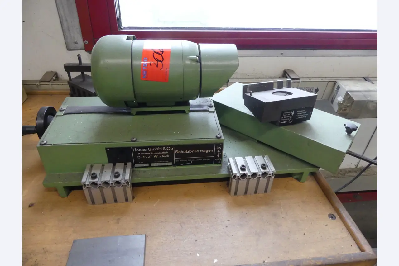 Maschinen und Betriebsausstattung eines Maschinenbauunternehmens-1