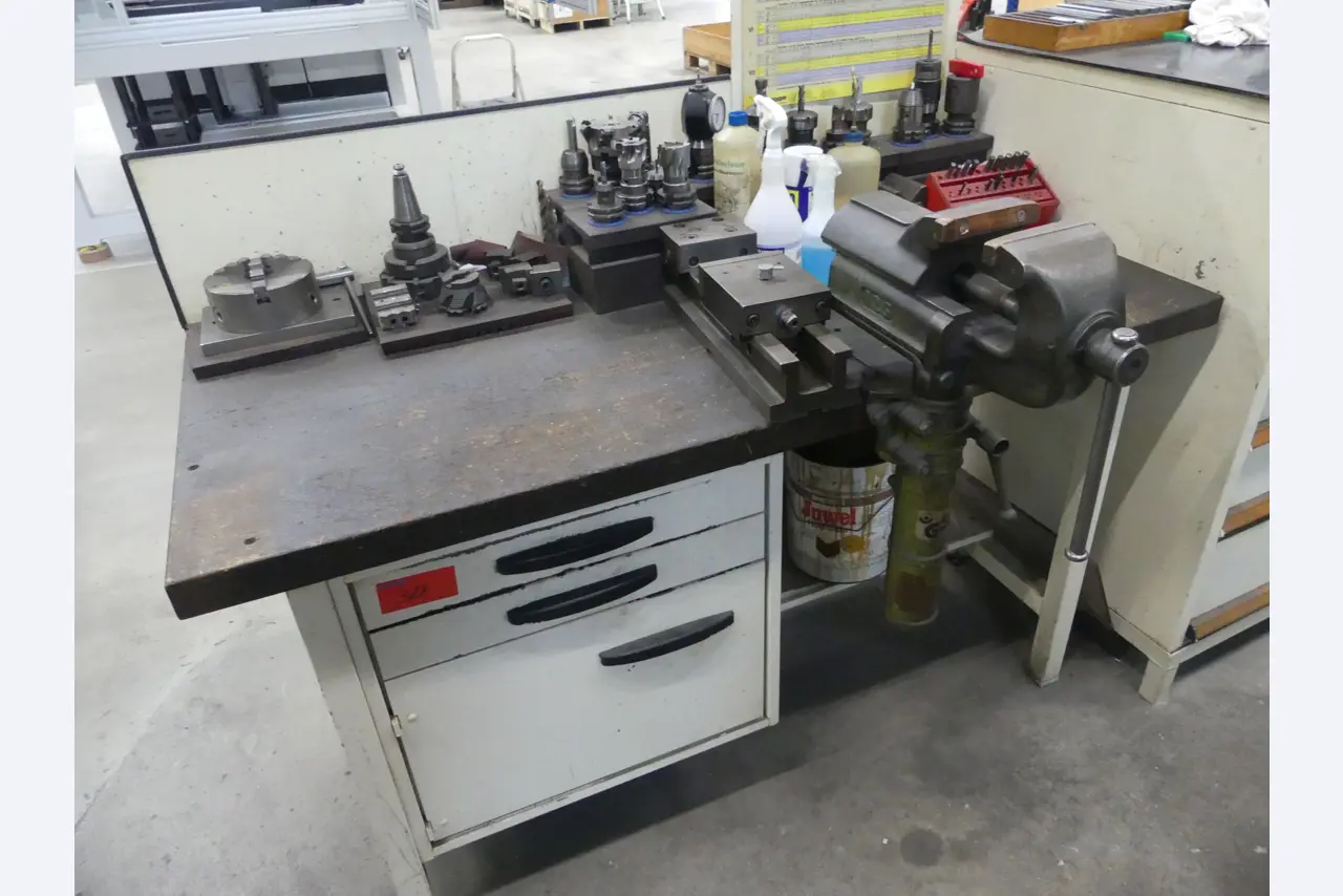 Maschinen und Betriebsausstattung eines Maschinenbauunternehmens-1