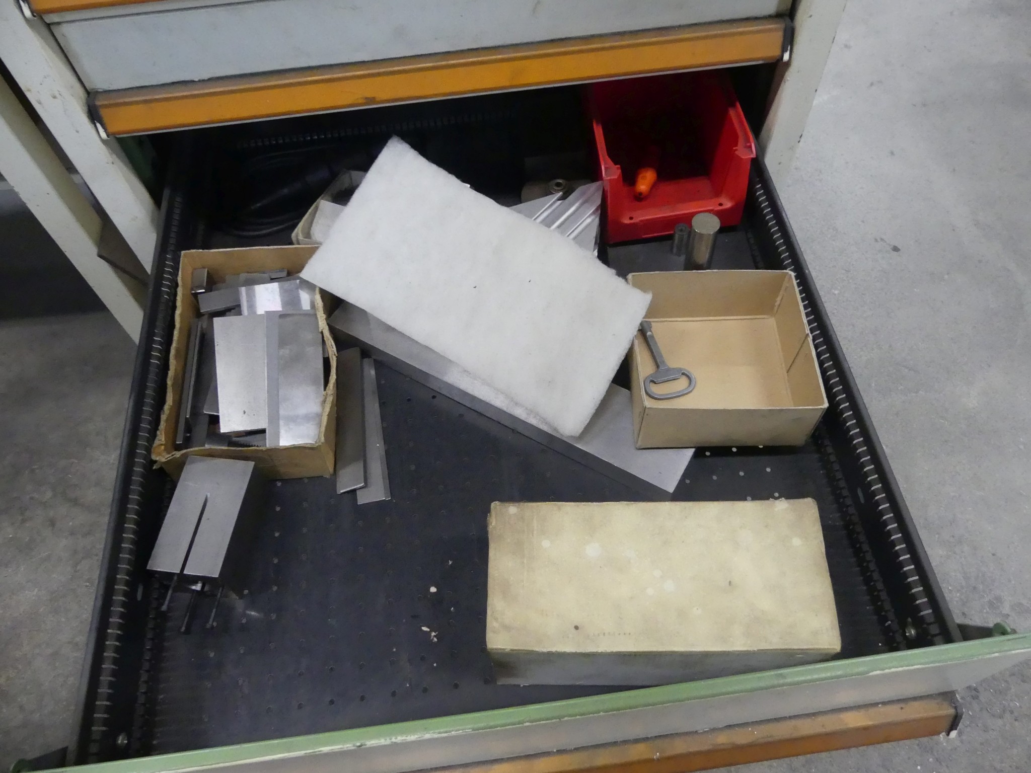 Maschinen und Betriebsausstattung eines Maschinenbauunternehmens-7