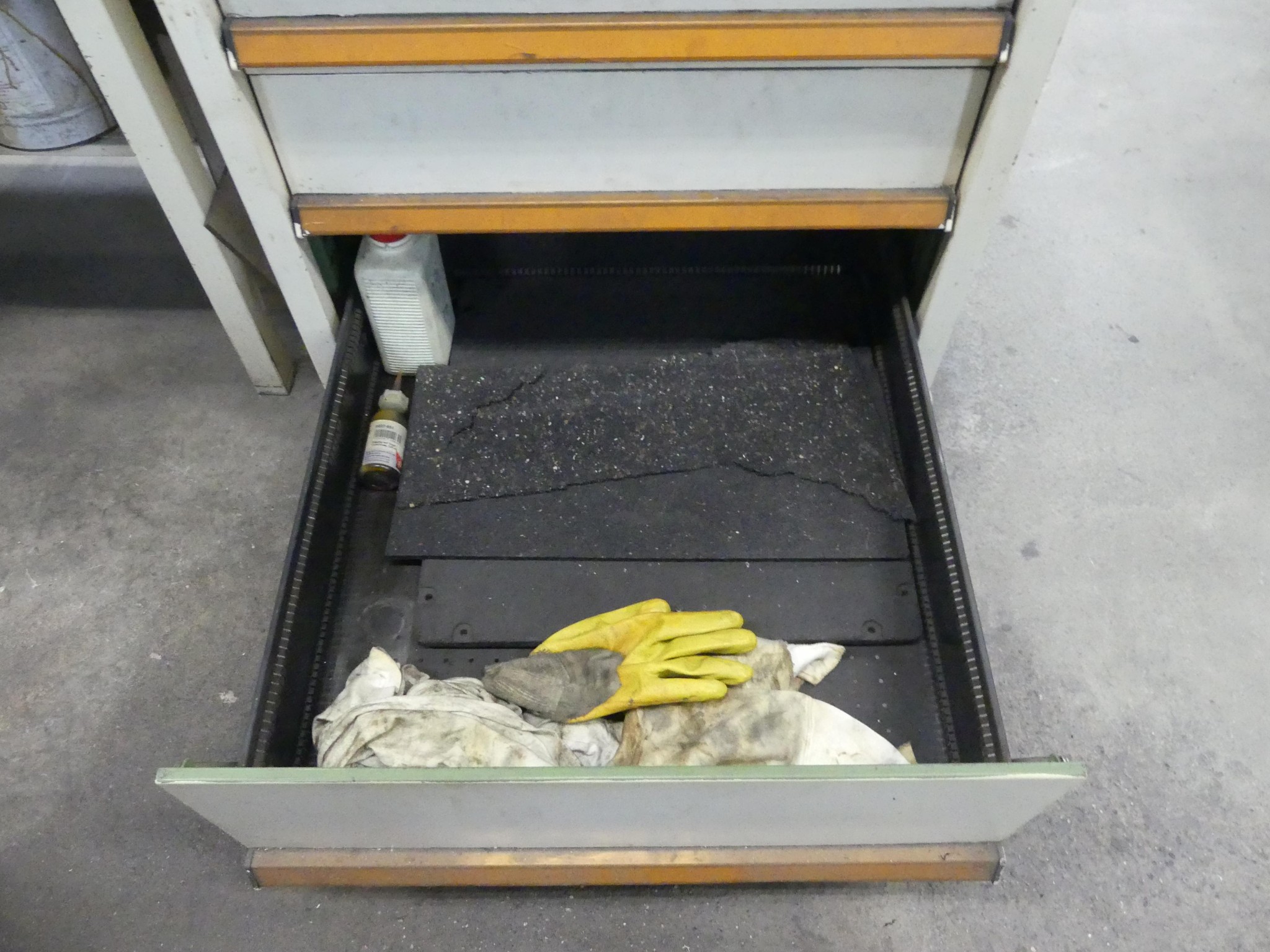 Maschinen und Betriebsausstattung eines Maschinenbauunternehmens-8