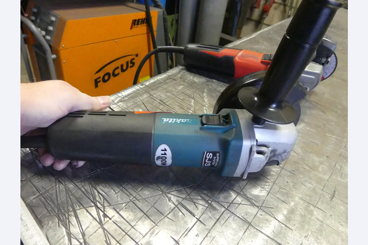 Maschinen und Betriebsausstattung eines Maschinenbauunternehmens-1