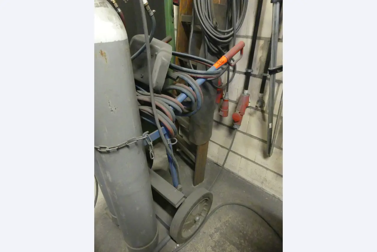 Maschinen und Betriebsausstattung eines Maschinenbauunternehmens-1