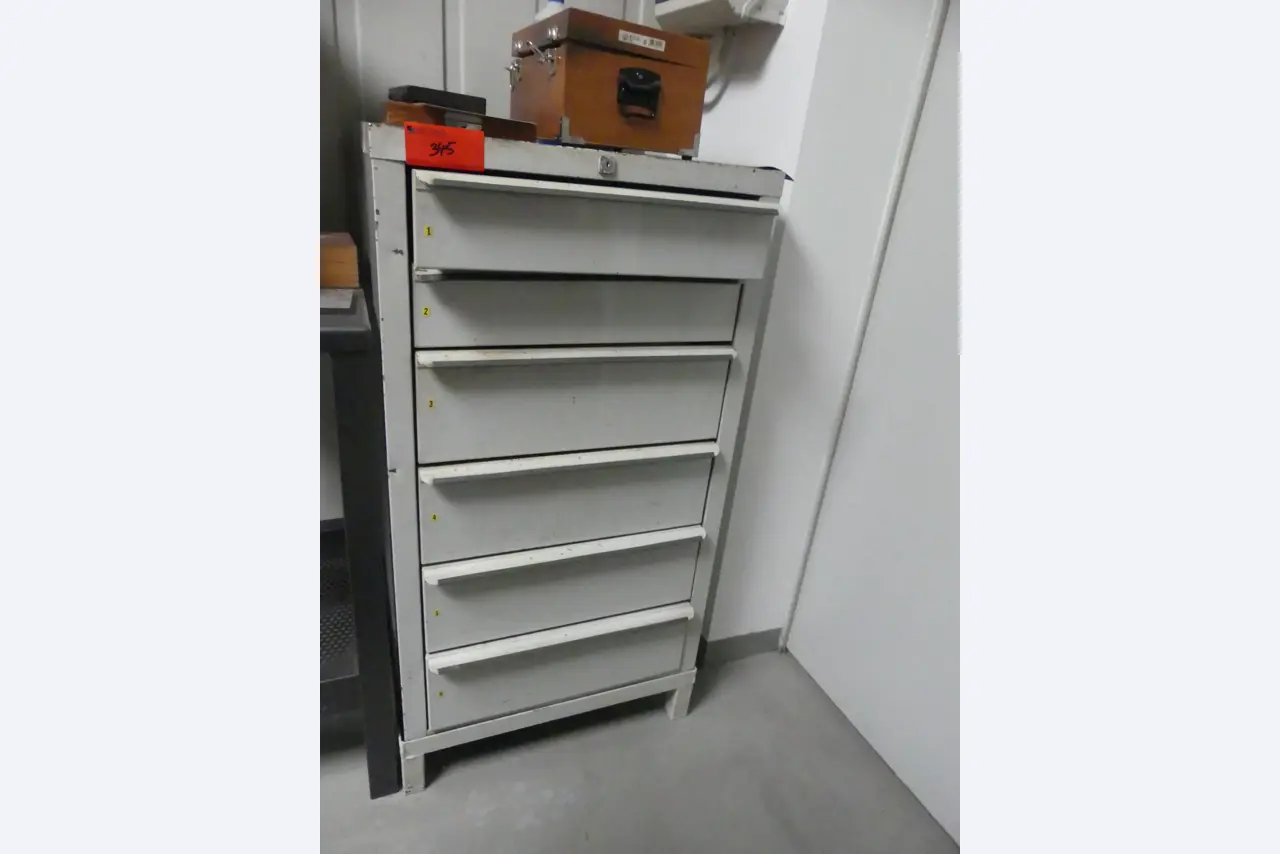 Maschinen und Betriebsausstattung eines Maschinenbauunternehmens-1