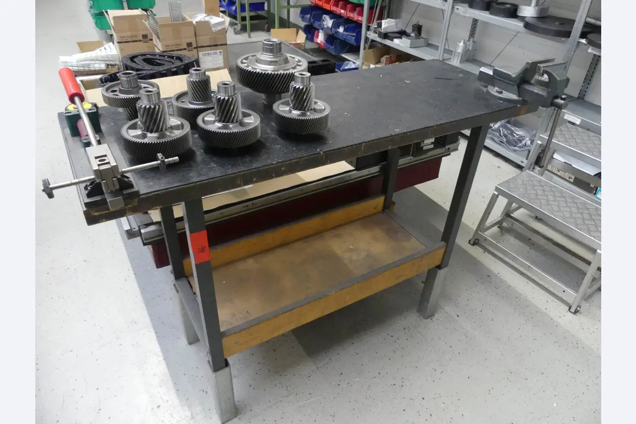 Maschinen und Betriebsausstattung eines Maschinenbauunternehmens-1