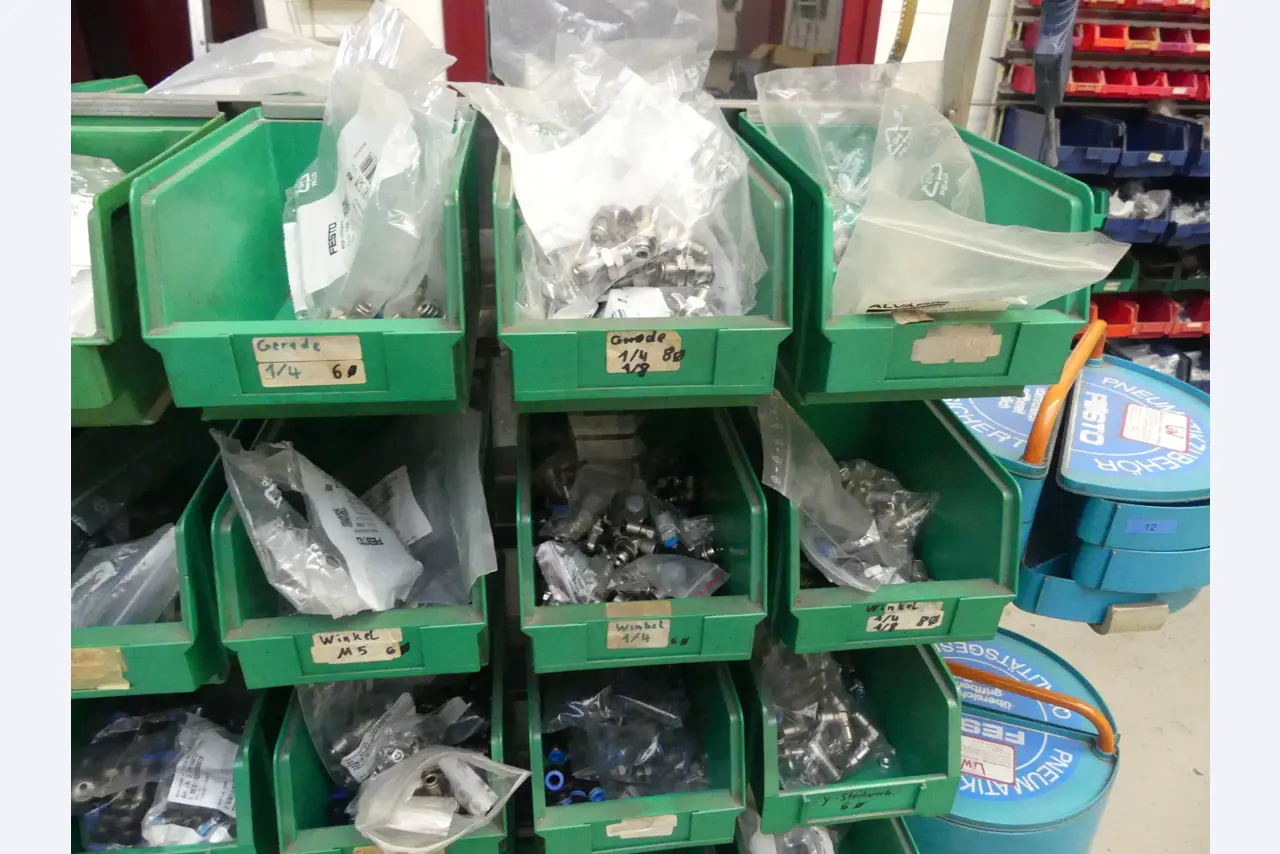 Maschinen und Betriebsausstattung eines Maschinenbauunternehmens-3