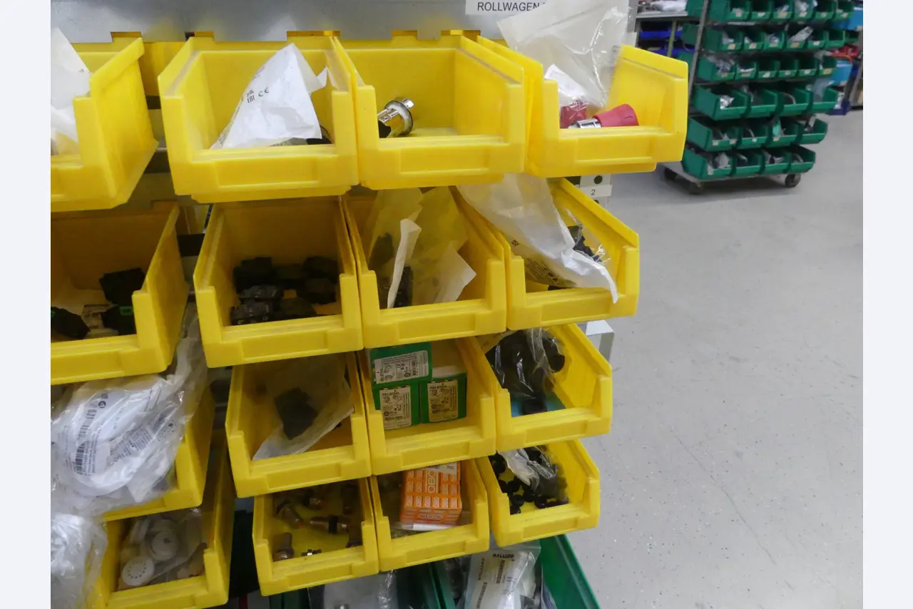 Maschinen und Betriebsausstattung eines Maschinenbauunternehmens-8