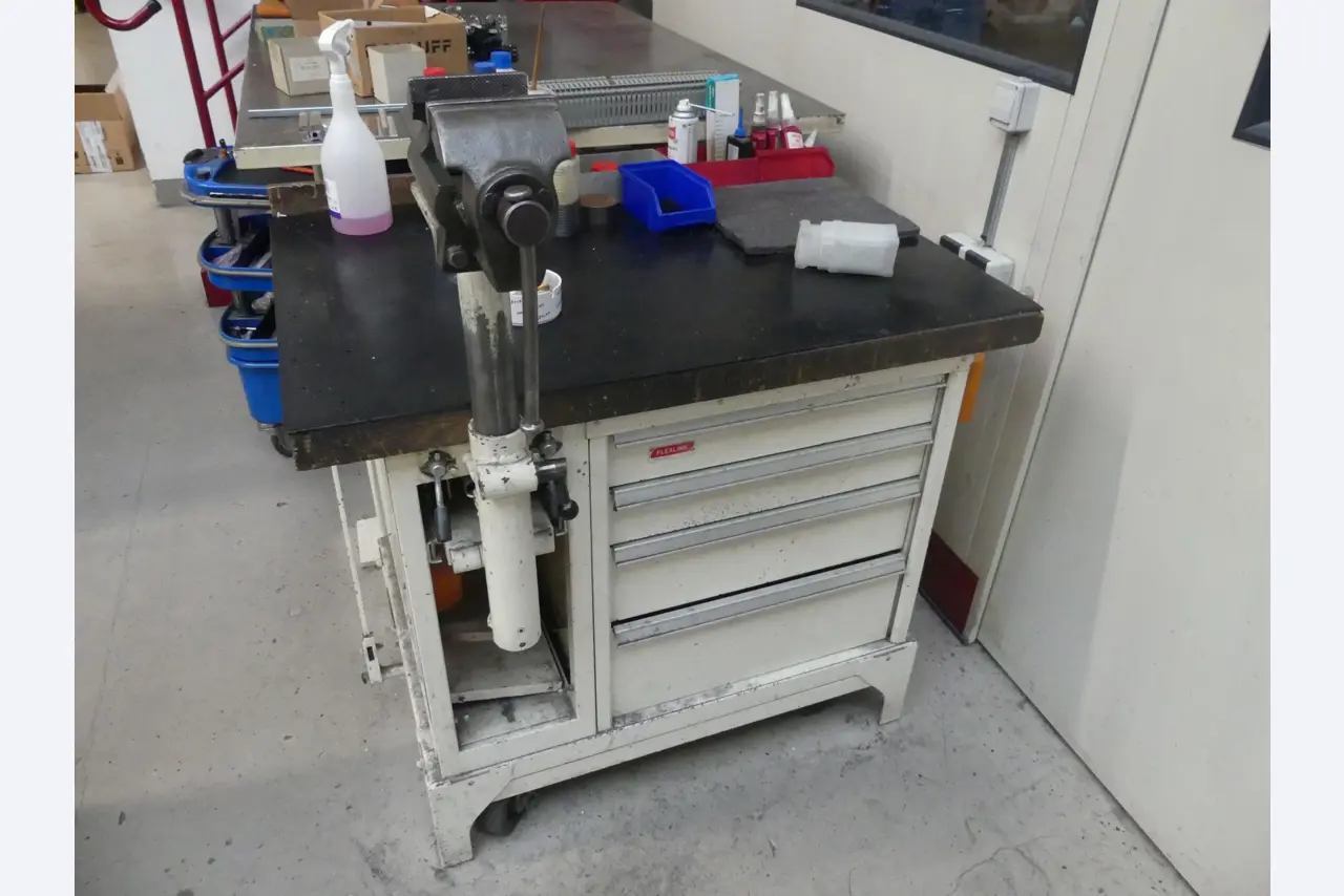 Maschinen und Betriebsausstattung eines Maschinenbauunternehmens-1