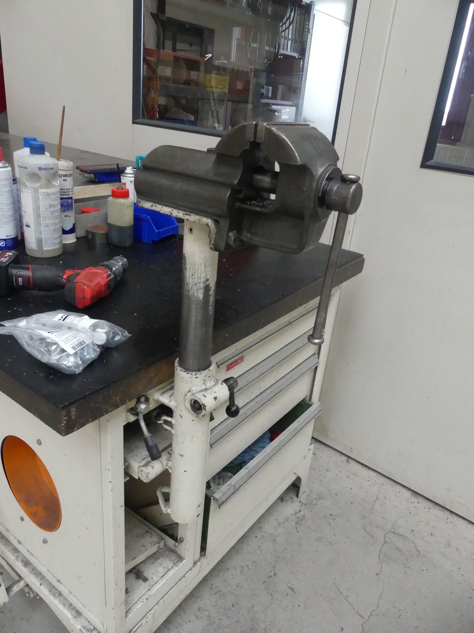 Maschinen und Betriebsausstattung eines Maschinenbauunternehmens-3