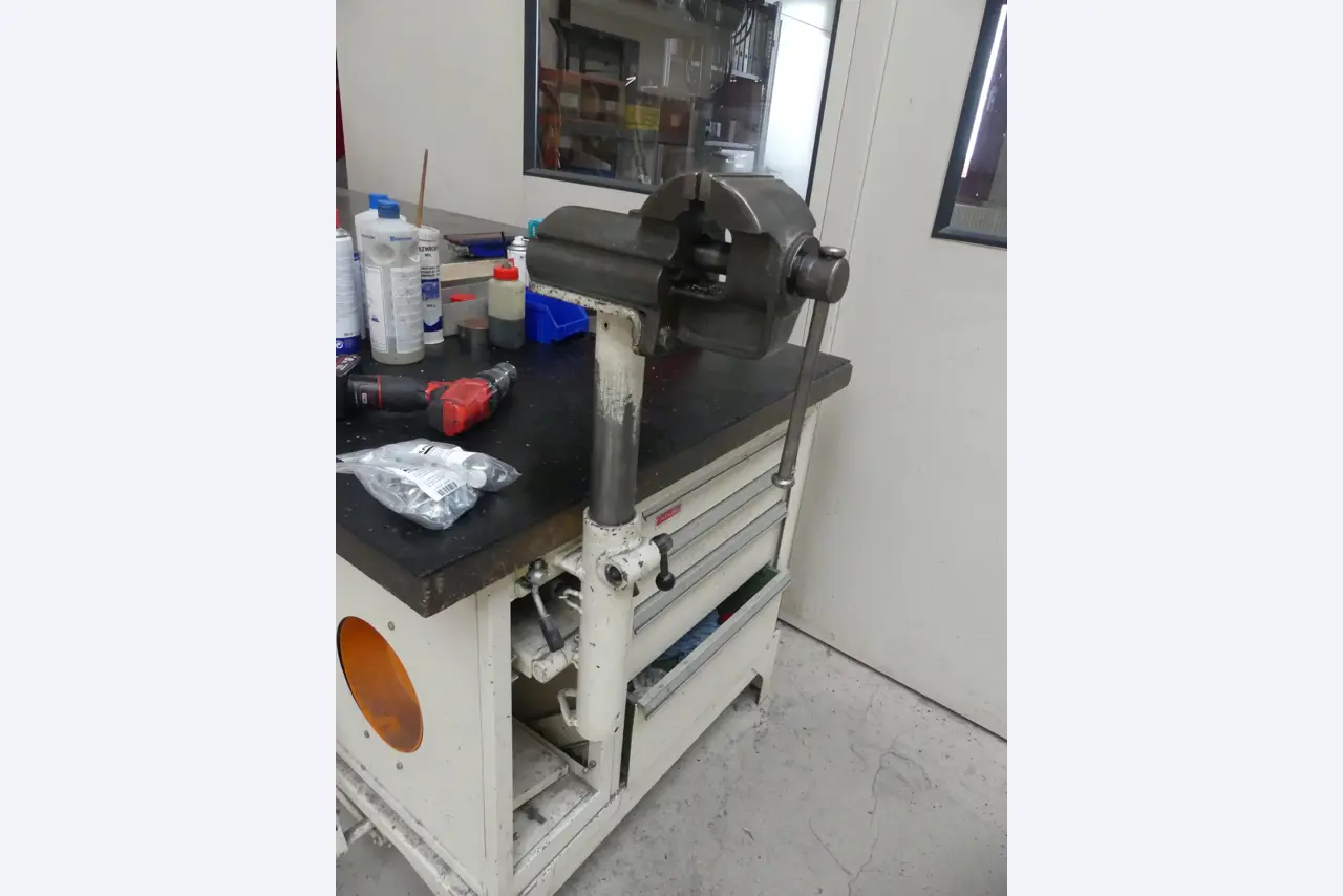 Maschinen und Betriebsausstattung eines Maschinenbauunternehmens-3