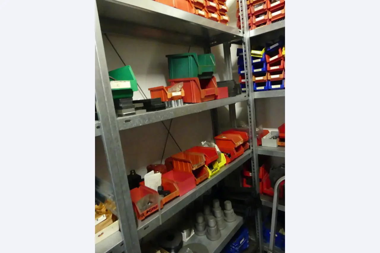 Maschinen und Betriebsausstattung eines Maschinenbauunternehmens-10