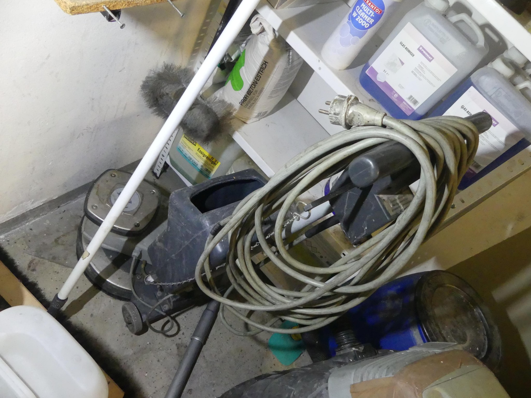 Maschinen und Betriebsausstattung eines Maschinenbauunternehmens-3