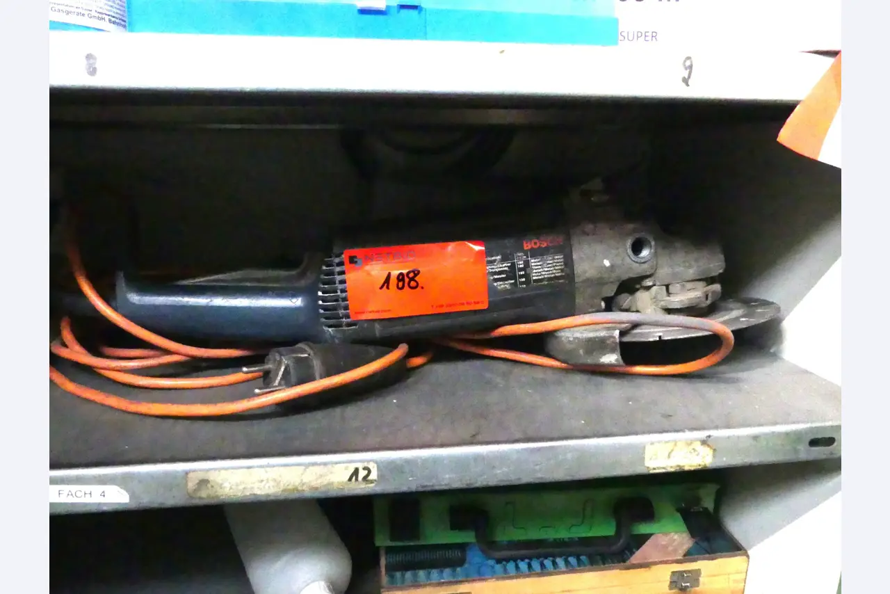 Maschinen und Betriebsausstattung eines Maschinenbauunternehmens-1