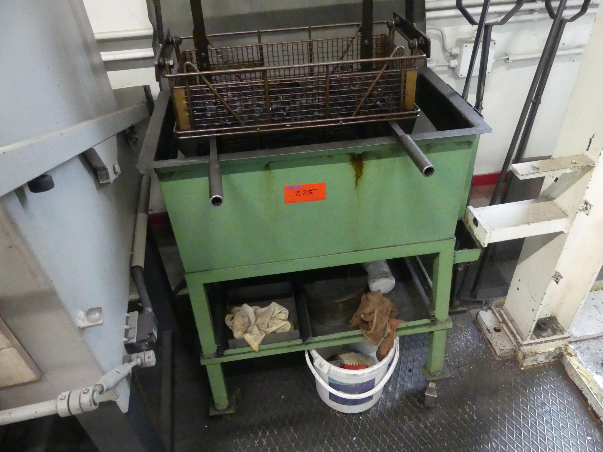 Maschinen und Betriebsausstattung eines Maschinenbauunternehmens-1