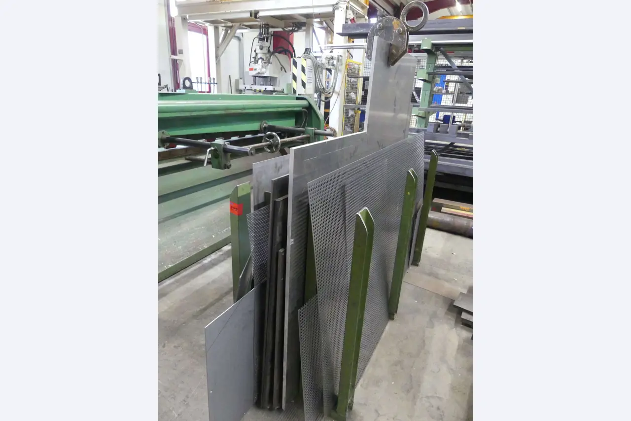 Maschinen und Betriebsausstattung eines Maschinenbauunternehmens-1