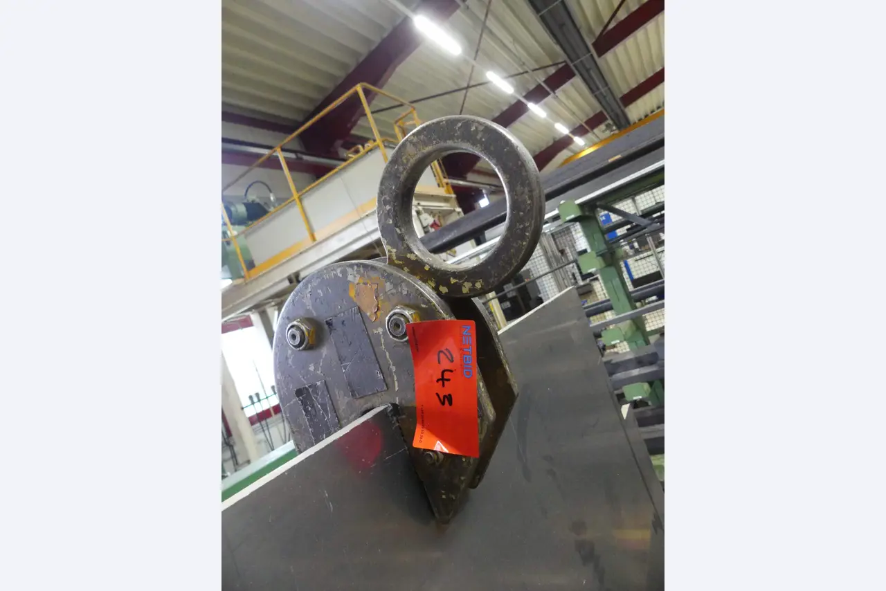 Maschinen und Betriebsausstattung eines Maschinenbauunternehmens-1