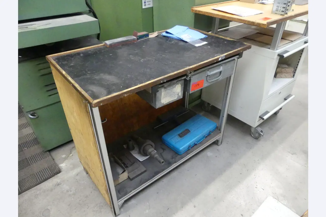 Maschinen und Betriebsausstattung eines Maschinenbauunternehmens-1