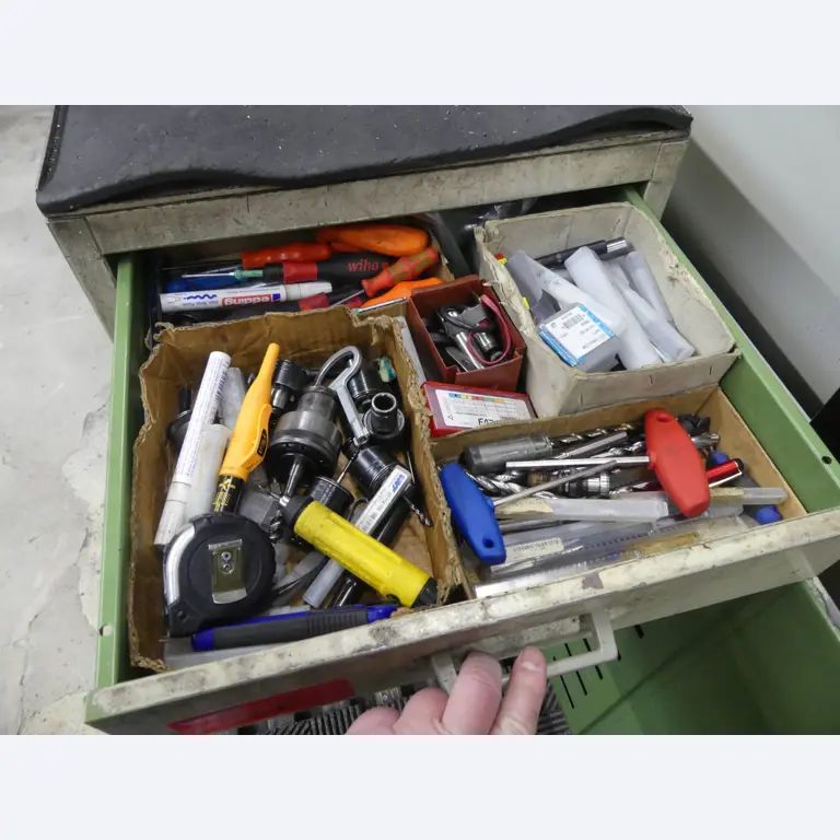 Maschinen und Betriebsausstattung eines Maschinenbauunternehmens-3