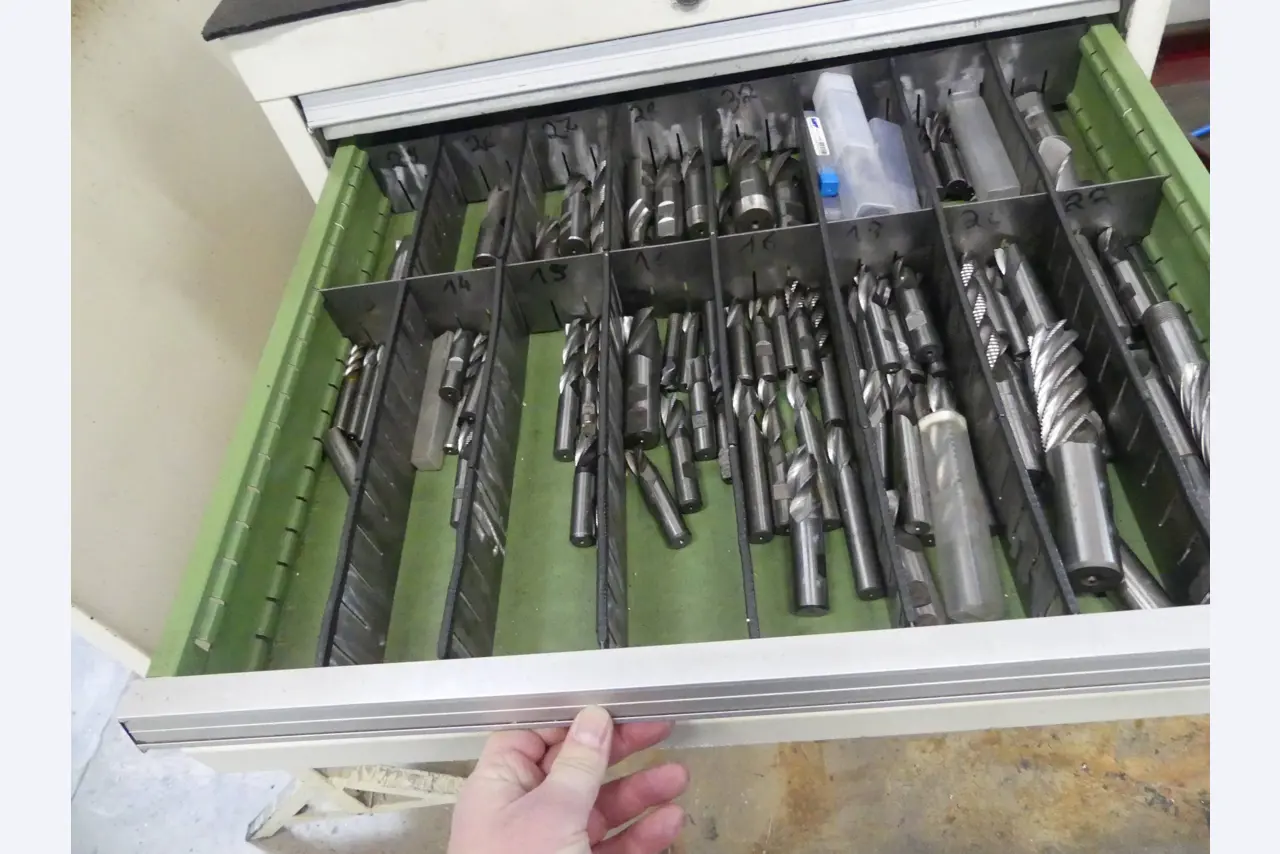 Maschinen und Betriebsausstattung eines Maschinenbauunternehmens-3