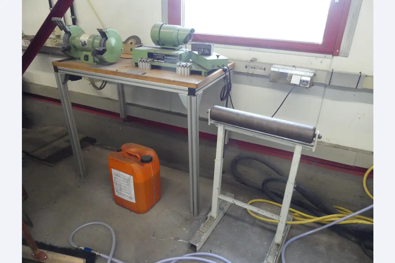 Maschinen und Betriebsausstattung eines Maschinenbauunternehmens-1