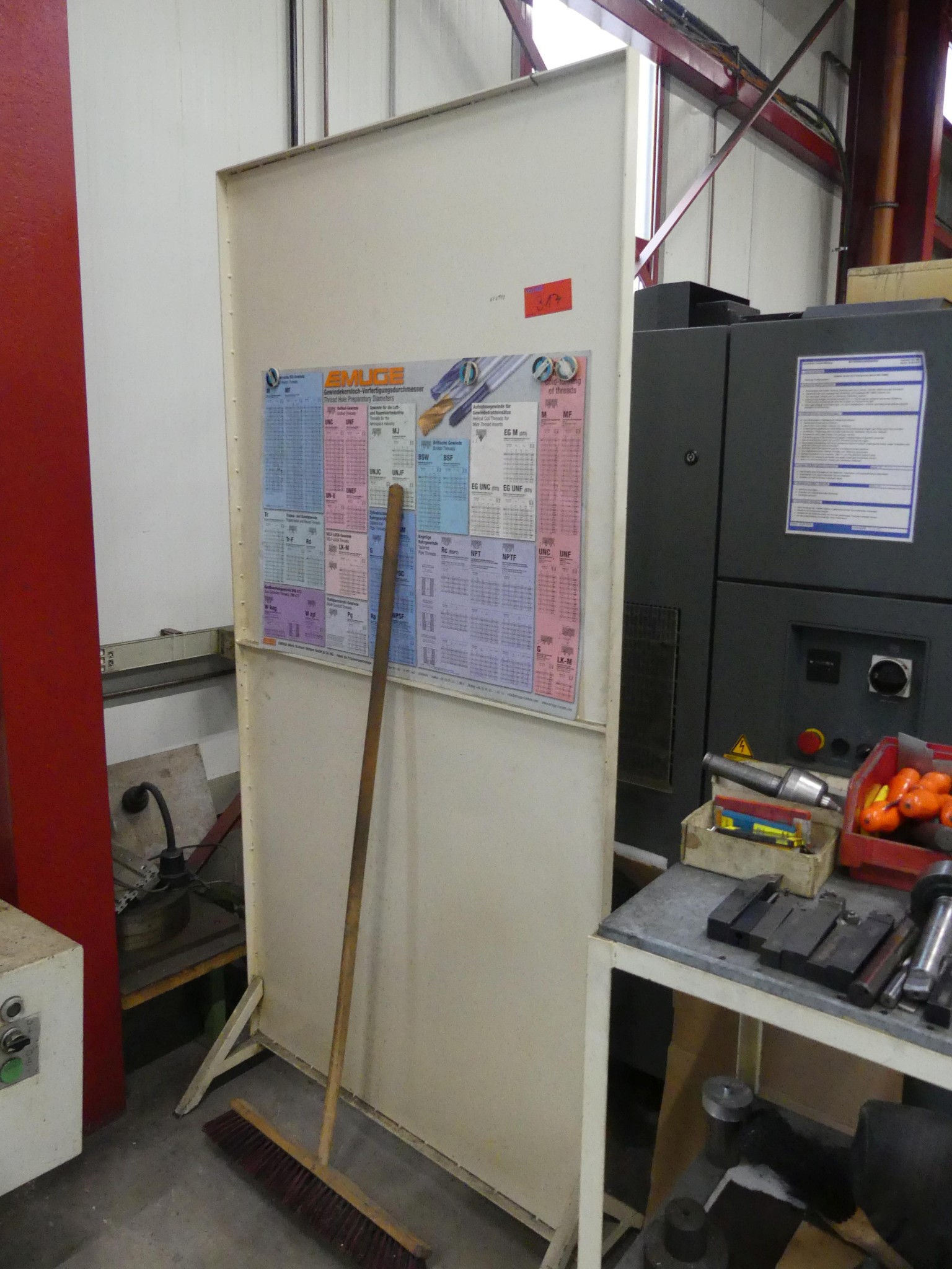 Maschinen und Betriebsausstattung eines Maschinenbauunternehmens-1