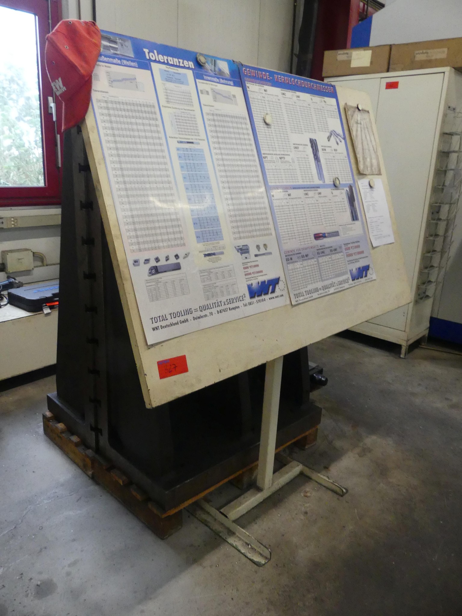 Maschinen und Betriebsausstattung eines Maschinenbauunternehmens-1