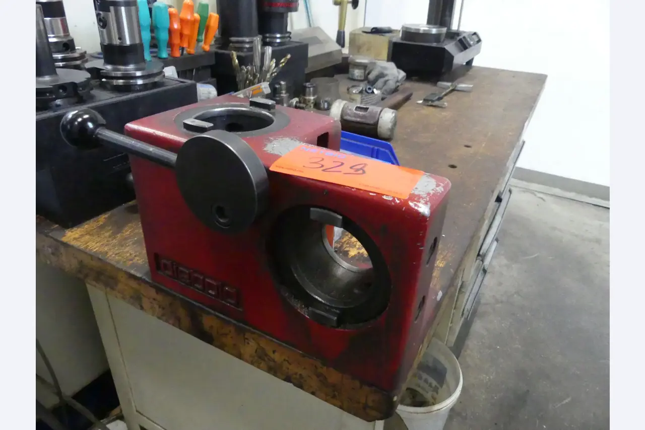 Maschinen und Betriebsausstattung eines Maschinenbauunternehmens-1