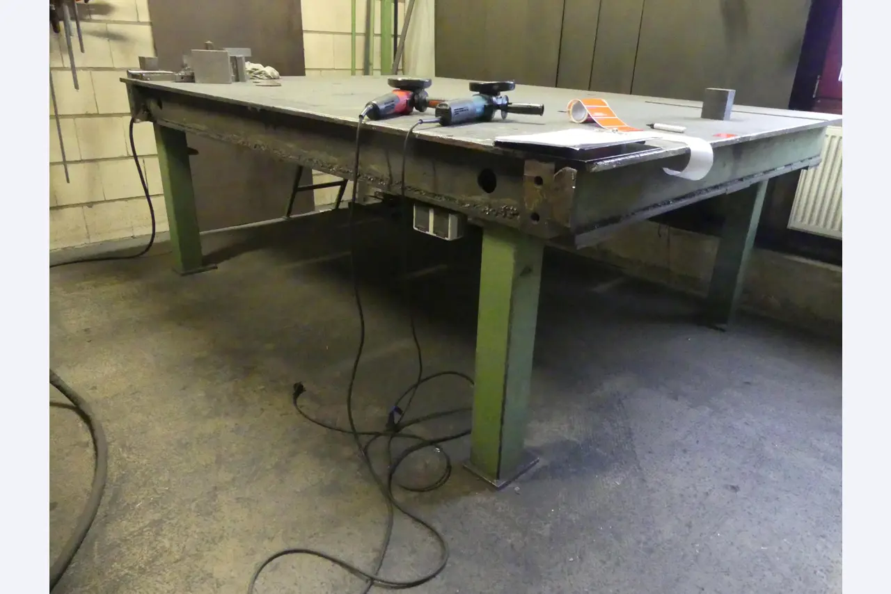 Maschinen und Betriebsausstattung eines Maschinenbauunternehmens-1