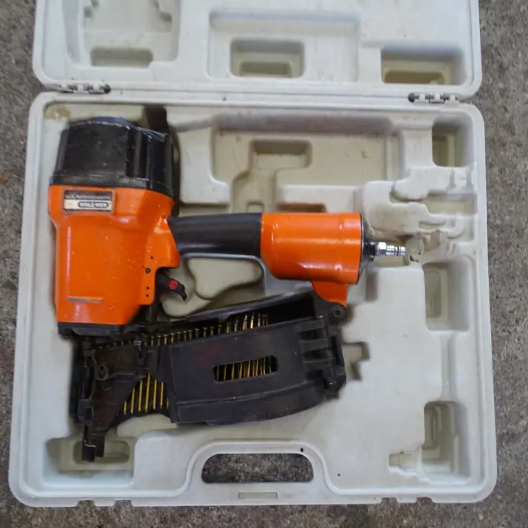 Pneumatic nailer Holzher