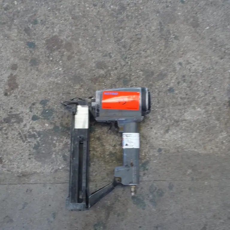 Compressed air stapler SKS