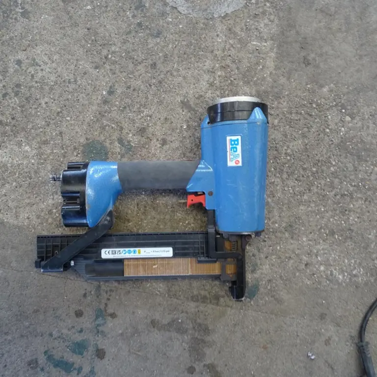 Pneumatic nailer BeA
