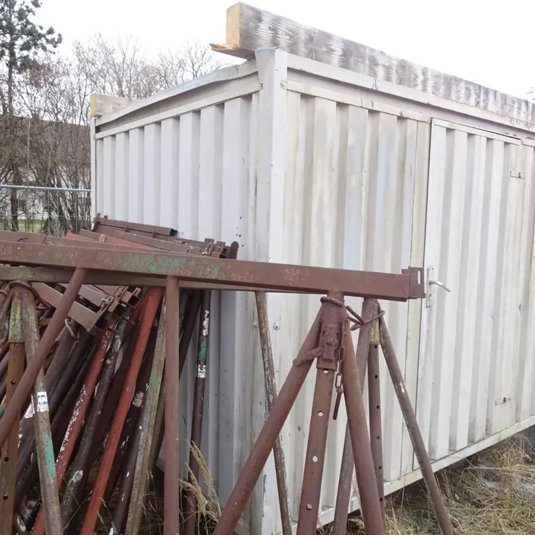 Item Masonry scaffolding trestles