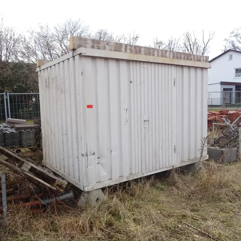 Storage container (with contents)