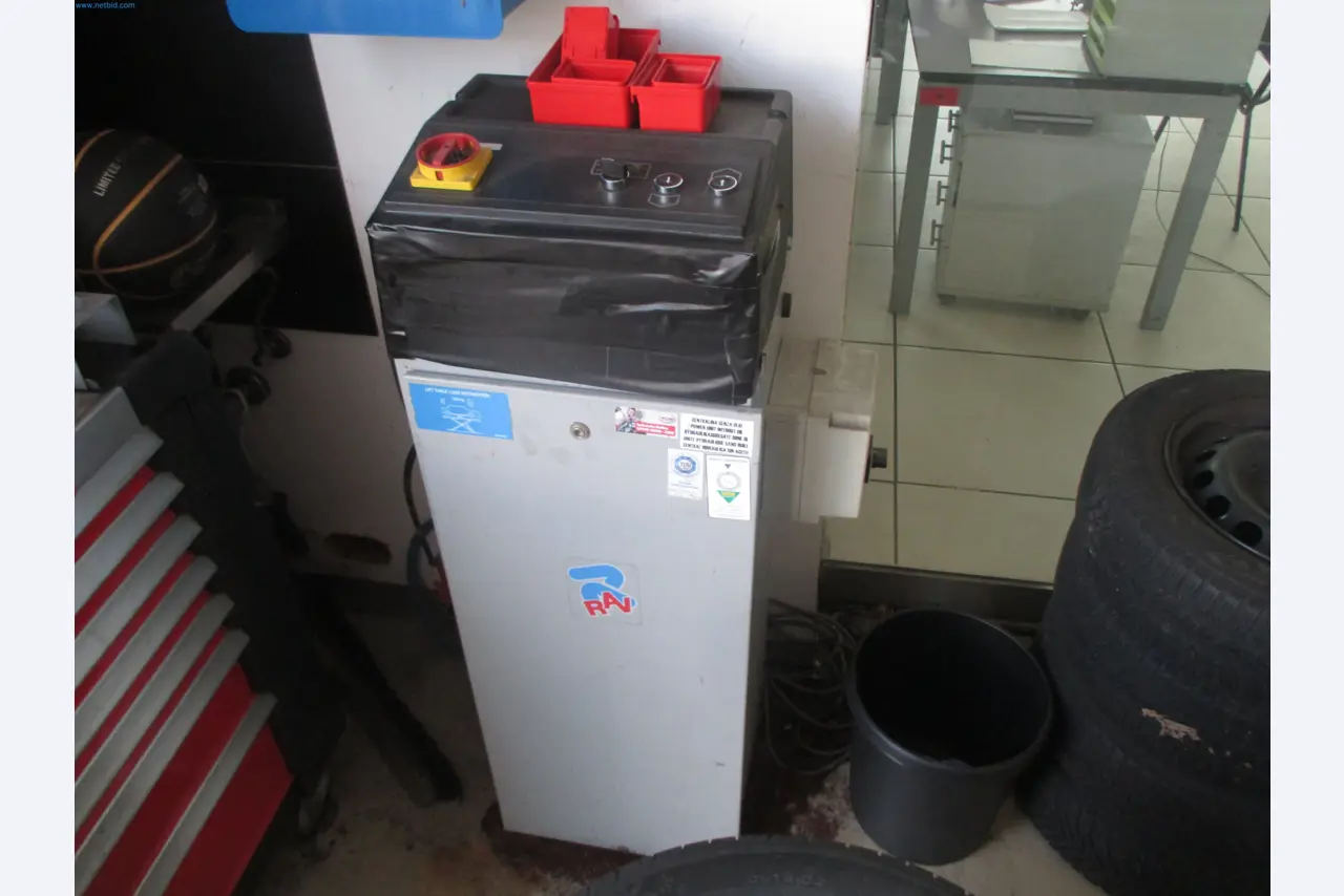 Passenger cars, electric cars, and automotive repair shop equipment at a Fiat dealership-2