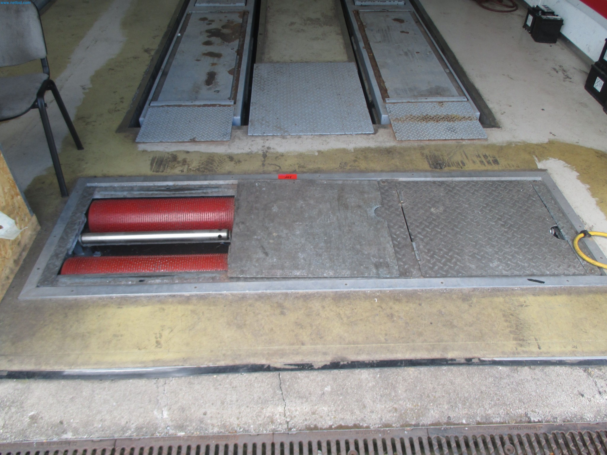 Passenger cars, electric cars, and automotive repair shop equipment at a Fiat dealership-1
